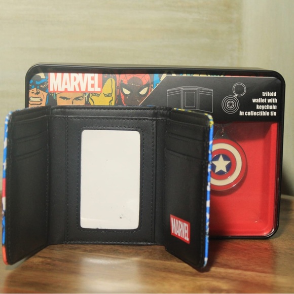 Capitan America -Trifold Marvel Wallet and Key chain - Picture 3 of 4